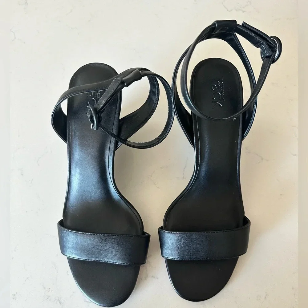 NORDSTROM RACK Carrie Wedge Sandal in black Size: 10